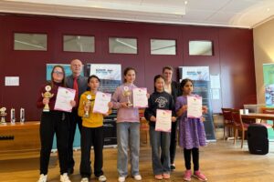 Bayerische Mädchen dominieren bei Schachturnier zum Weltfrauentag – Zuzanna Sobczak gewinnt B-Gruppe